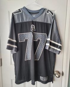 round neck five sleeve
